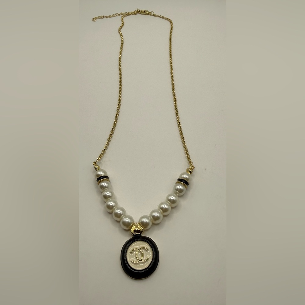 Elegant C logo pendant necklace gold tone chain pearls stainless steel NEW - Picture 5 of 8